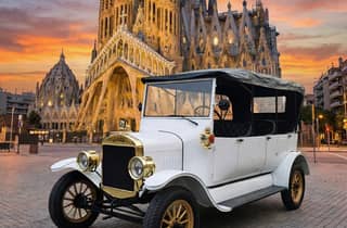Barcelona: Private Tuk-Tuk-Tour zu Gaudí, Sagrada Familia und Highlights