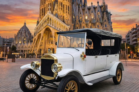 Barcelona: Private Tuk Tuk Sightseeing Tour - Gaudí, Sagrada Familia, and Highlights Guided tour: Complete Barcelona in a vintage car (Tuk Tuk)
