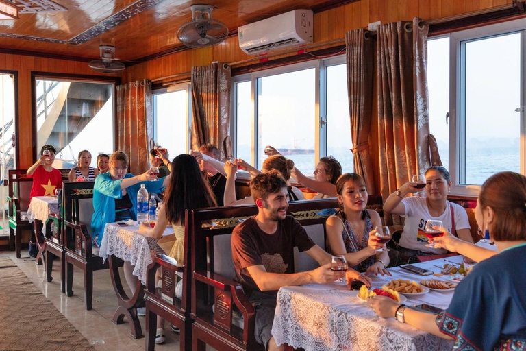 Best verkocht: Halong Bay Deluxe Cruise Dagtrip vanuit HanoiBest verkocht: Halong Bay Deluxe Cruise Dagtocht vanuit Hanoi