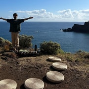 Cerimonia del tè consapevole nella natura nascosta di Madeira