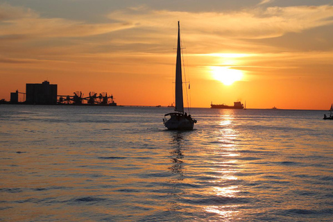 Lizbona: Rejs żaglówką o zachodzie słońca z winem