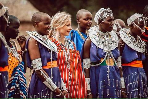 TOUR GIORNALIERO DI ESPERIENZA CULTURALE NEI VILLAGGI MASAI.TOUR DI UN GIORNO DELL&#039;ESPERIENZA CULTURALE DEL VILLAGGIO MASAI.