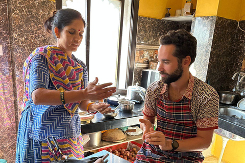 AULA DE CULINÁRIA DURGA EM UDAIPUR