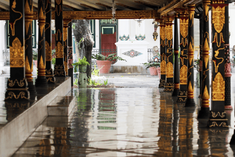 Yogyakarta : Yogyakarta Palace Tour z wielojęzycznym przewodnikiem