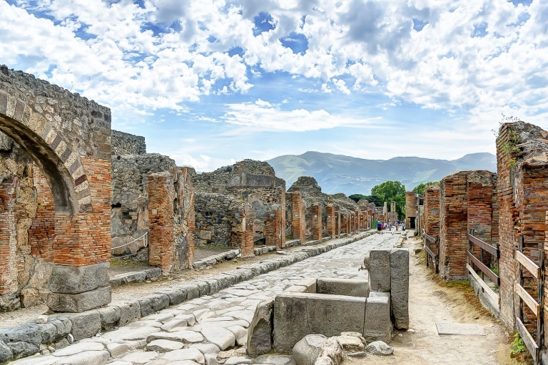Pompeje: Prywatna wycieczka po ruinach z wejściem bez kolejkiPrywatna wycieczka po niemiecku