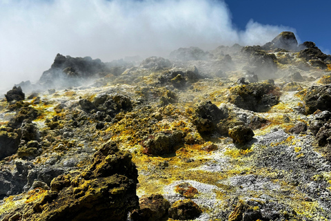 Szczyt Etny 3300 m n.p.m.: Trekking na aktywnym wulkanieSzczyt Etny 3300 m n.p.m.: Trekking po aktywnym wulkanie