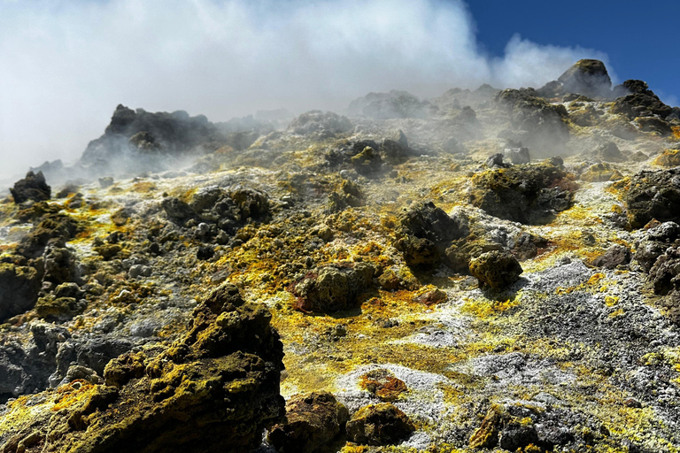 Szczyt Etny 3300 m n.p.m.: Trekking na aktywnym wulkanieSzczyt Etny 3300 m n.p.m.: Trekking po aktywnym wulkanie