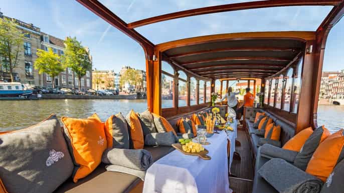 Amsterdam: Classic Boat Cruise with Optional Cheese & Wine