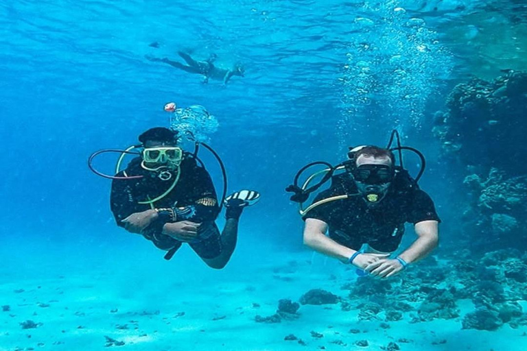 Hurghada: Luksusowa prywatna wycieczka jachtem z lunchem i atrakcjami