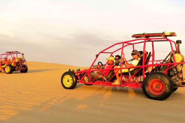 Ica : Planche à sable et buggy dans l&#039;oasis de Huacachina