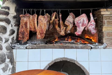 Heraklion: Private Cretan Food and Culture Tour with Pickup