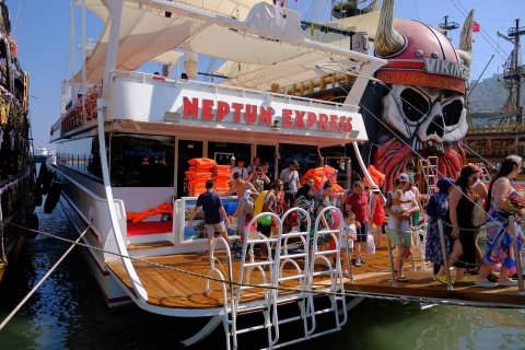 Au départ d'Alanya : excursion en bateau avec boissons non alcoolisées à volonté et déjeunerExcursion en bateau à partir d'un point de rencontre de la marina d'Alanya