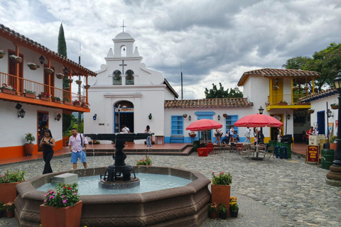 Medellín: Cultural Tour with Lunch and Commune 13