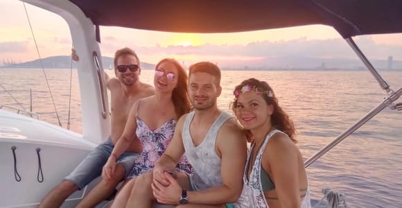 Barcelona: Sunset Sailing Tour with Open Bar & Tapas