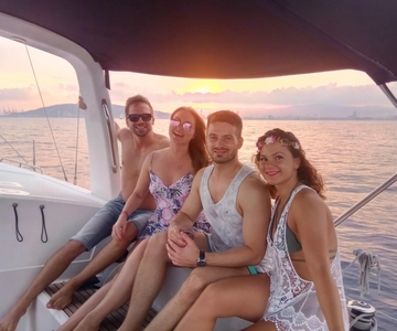 Barcelona: Sunset Sailing Tour with Open Bar & Snacks
