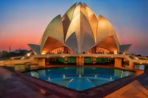 New Delhi: Lotus Temple Private Tour by Car w/ Skip-the-Line