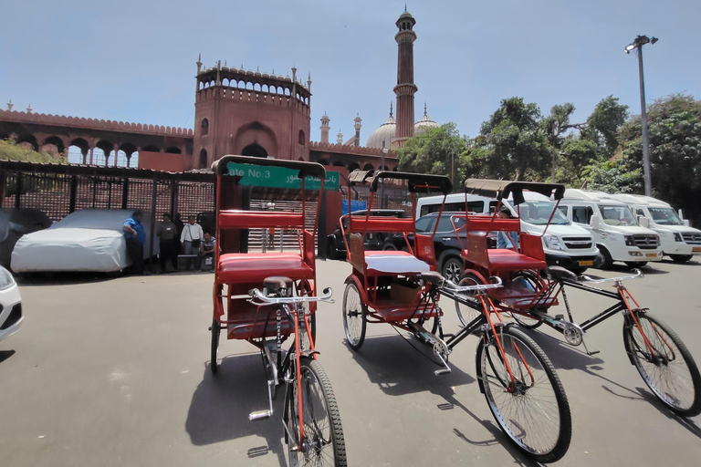 Delhi : excursion de 5 jours dans le Triangle d&#039;Or avec un guide germanophoneExcursion de 5 jours avec hébergement dans des hôtels 4 étoiles