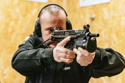 Gdańsk: Extreme Gun Shooting Experience