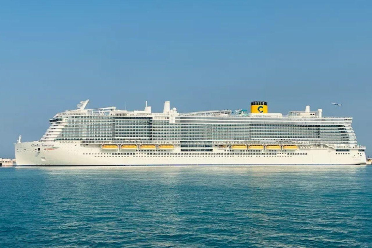 Doha: Mina District's Colorful Streets & Coastal Vibes Tour