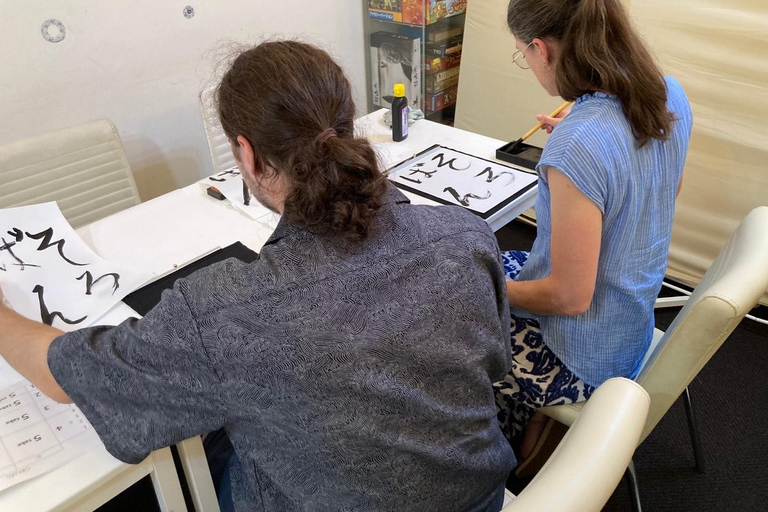 Hiroshima: Calligraphy experience with a teacher