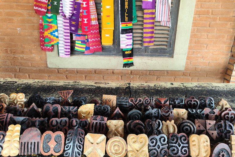 Accra: Kumasi e Cape Coast - Esperienza privata sulla storia dei neriAccra: Kumasi e Cape Coast - Un'esperienza privata alla scoperta della storia dei neri