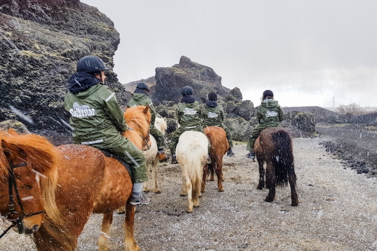 Reikiavik: tour a caballo por campo de lava