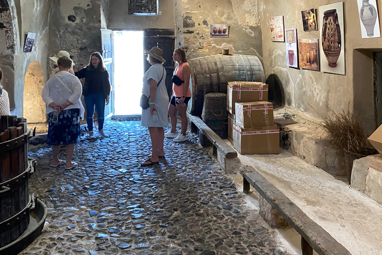 Santorini: Cata de Vinos y Visita a los Asentamientos RupestresTour privado
