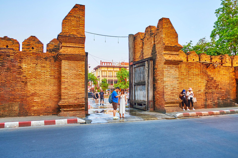 Chiang Mai: Exploration of Old City by Private Tuk-Tuk