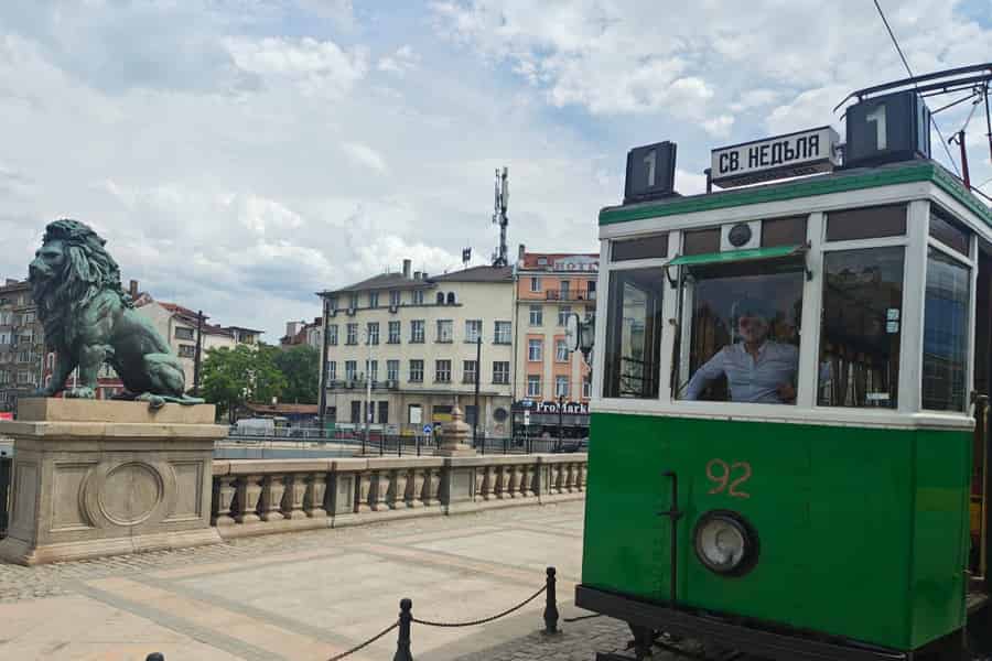 Sofia: Geführte Tour mit der Retro-Straßenbahn. Foto: GetYourGuide