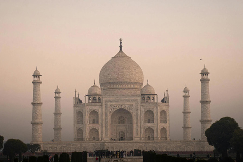 Excursión de un día al Taj Mahal en coche desde Delhi Experimenta el Amor Eterno