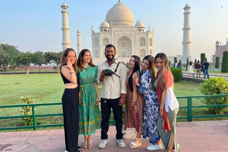 Ab Delhi: Taj Mahal, Agra Fort und Baby Taj Tour mit dem AutoAb Delhi: Tour mit AC Auto, Fahrer, Reiseführer