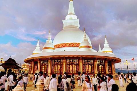 Depuis Ella : visite du temple et du monastère de Mahamevnawa