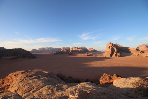Wadi Rum: Jeep Tour with Sandboarding and Bedouin Tea