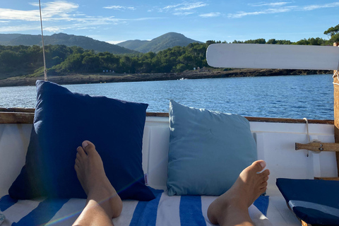 Visite privée de la côte en hiver : Tour en bateau panoramique de 2,5 heures