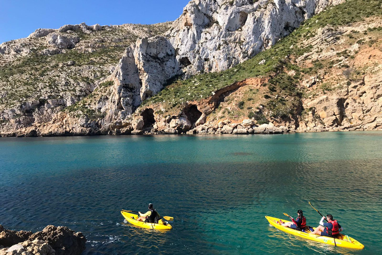 Jávea: Tour in kayak dalla spiaggia di Granadella alle grotte marine