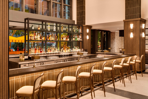 Miami: Gale Miami Hotel and Residences Pool Day Pass