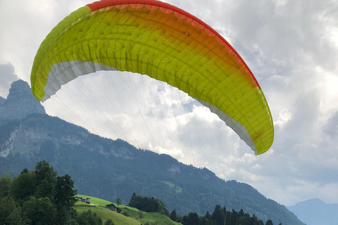 Tandem Paragliding Flight in LUCERNE / Professional – Safe – Executive Lucerne: Paragliding over Lake Lucerne in the Swiss Alps