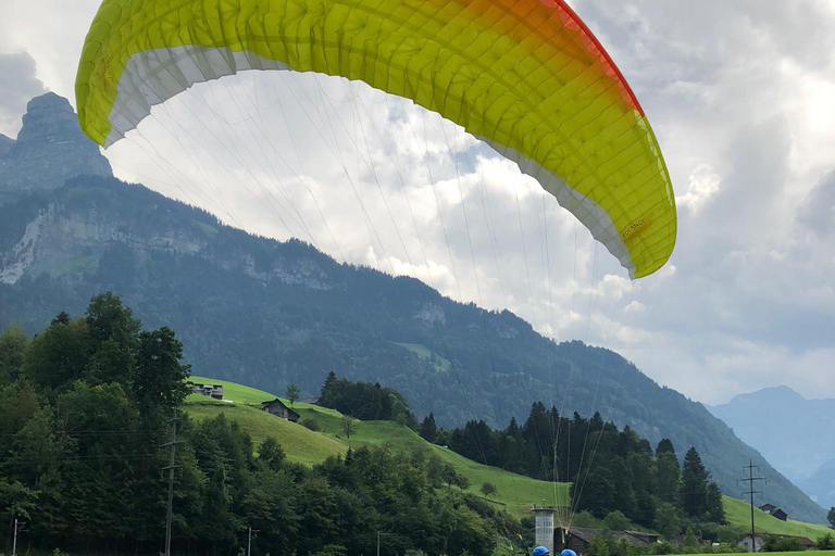 Tandem Paragliding Flight in LUCERNE / Professional – Safe – Executive Lucerne: Paragliding over Lake Lucerne in the Swiss Alps