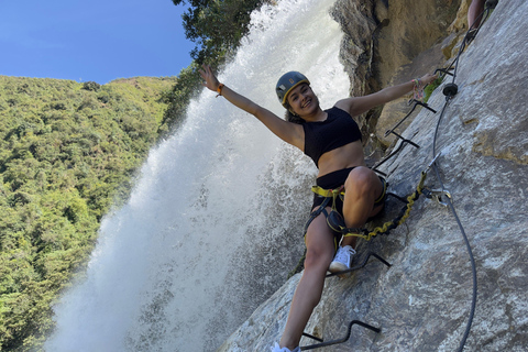 Von Medellín aus: Höchste Zipline, Klettern und Wasserfälle