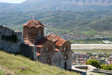 Promenade romantique à Berat : L'histoire et le charme se dévoilent