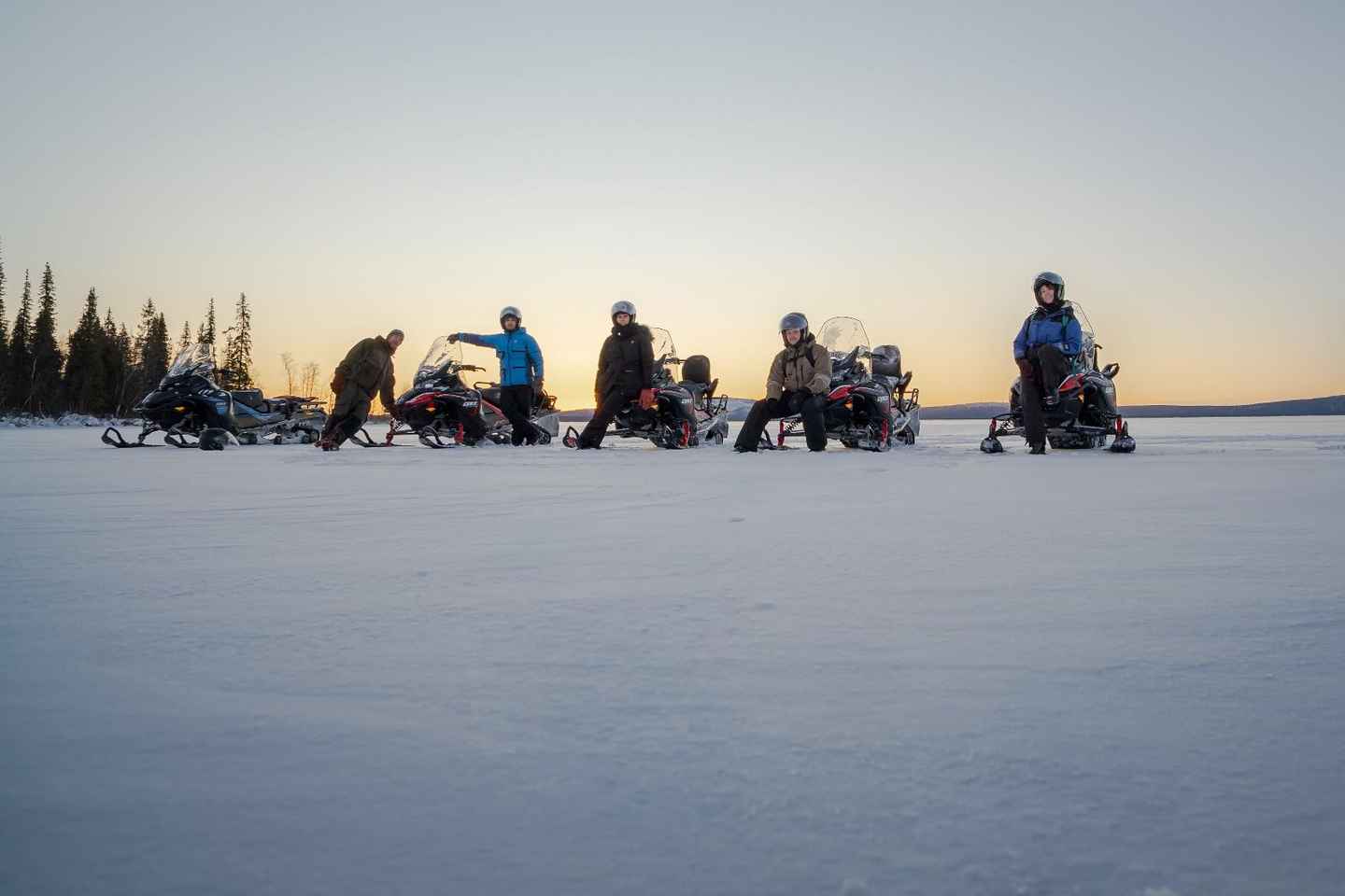 Kiruna: Schneemobil-Tour am Tag in Kleingruppe in Schwedisch-Lappland