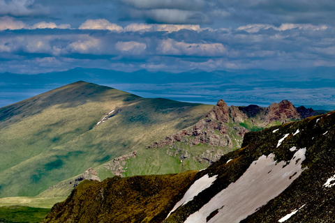 Yerevan: Azhdahak Mountain Hike with Jeep Ride