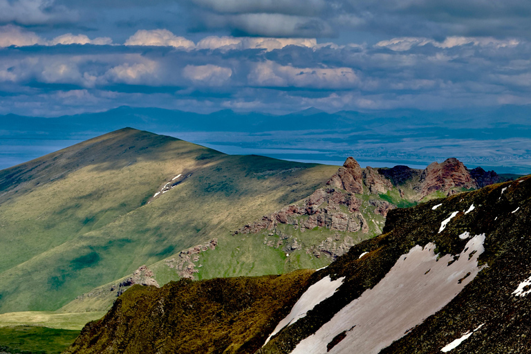 Yerevan: Azhdahak Mountain Hike with Jeep Ride