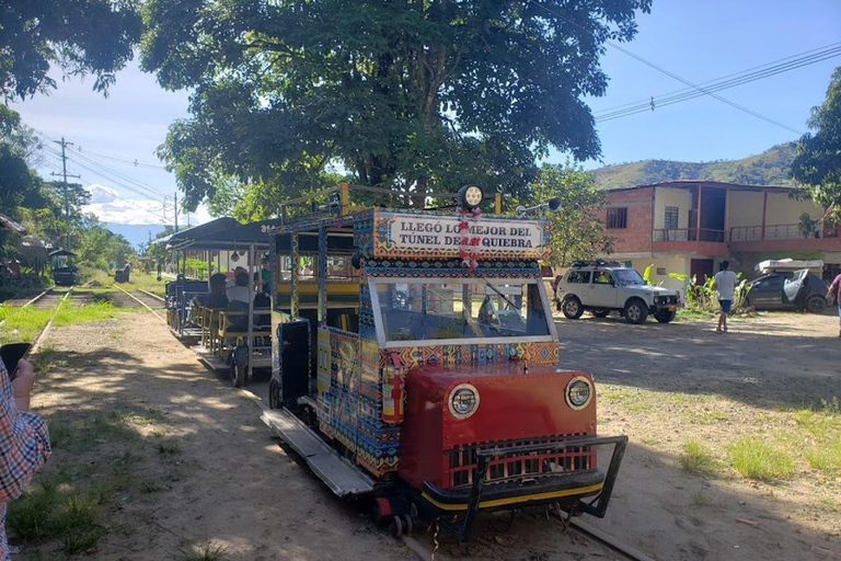 MEDELLIN: TOUR CISNEROS + CORREGIMIENTO SANTIAGO + MUSEO FUNDA TUNEL