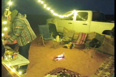 Riyad : excursion d&#039;une nuit dans le désert avec chameaux, quads et dînerRiyad : excursion nocturne dans le désert avec chameau, quad et dîner