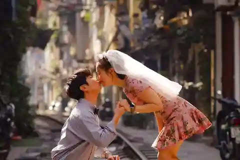 Hanoi Private Photoshoot – Iconic Spots & Hidden Gems