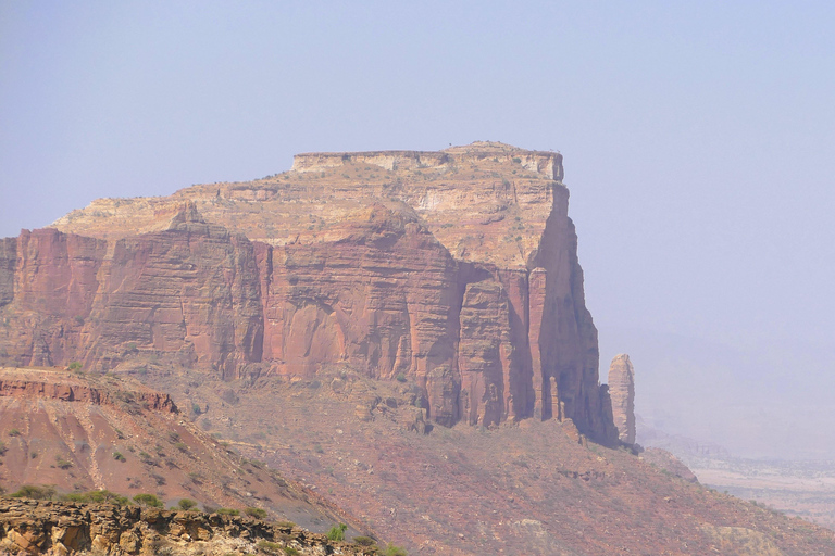 Império histórico de Axum e o impressionante Monte Gheralta.