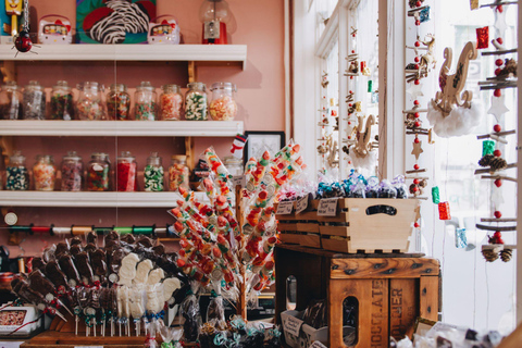 Toronto: Festive Small Town and Christmas Tree Farm Tour