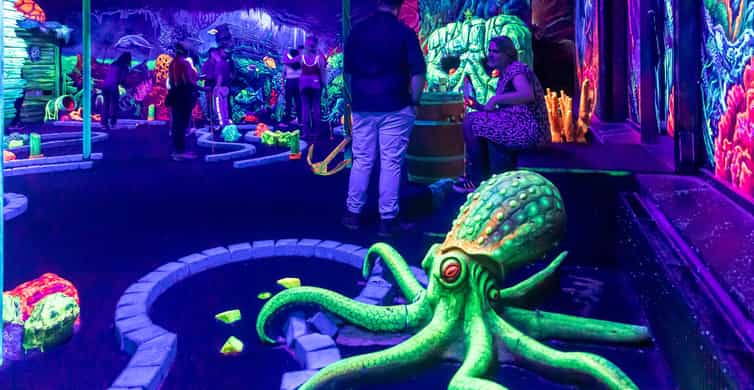 Aloha Amsterdam: 12-Hole Glow-in-the-Dark Mini-Golf photo 7