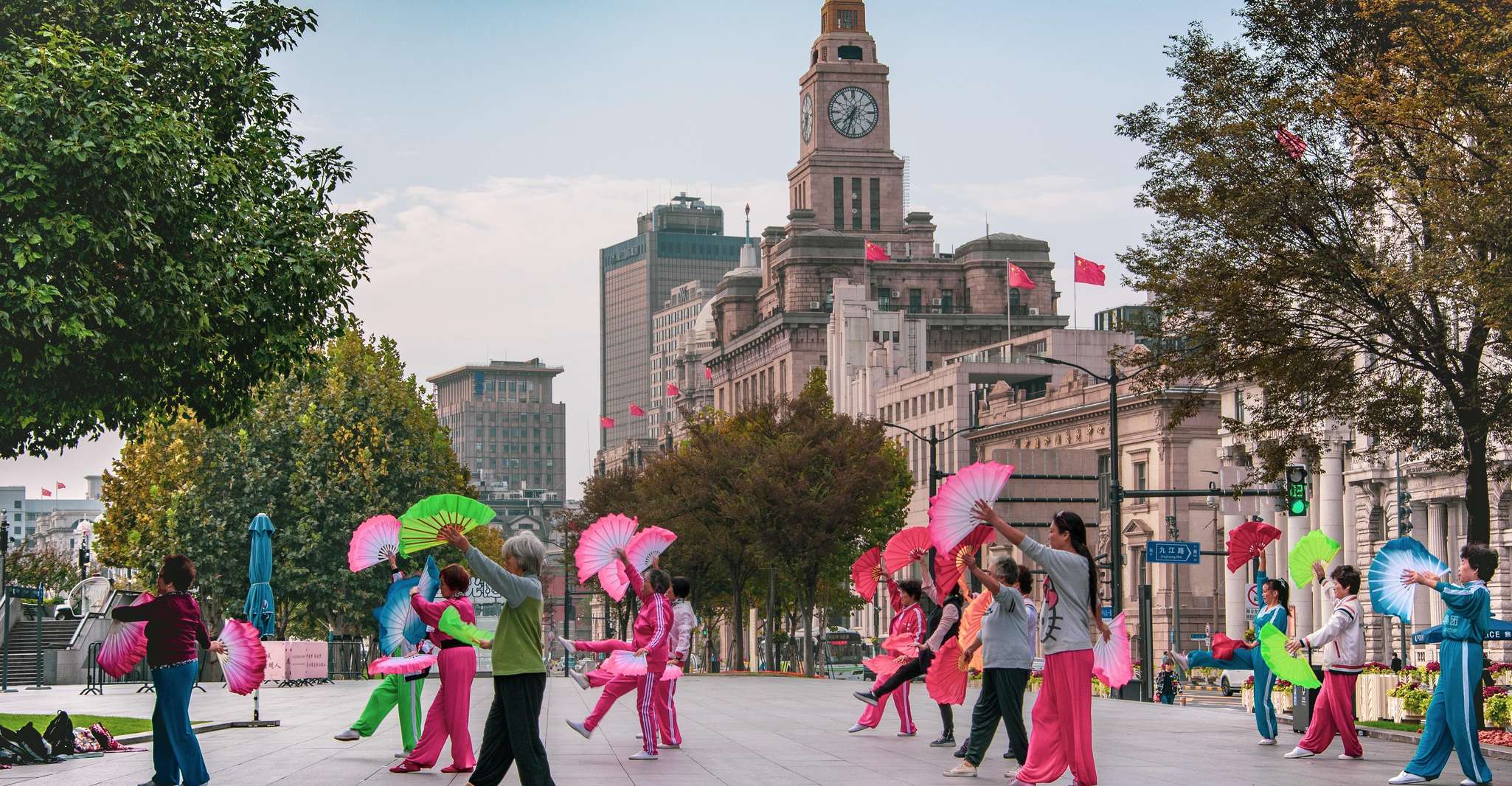 Shanghai Highlights Walking Tour With A Real Local photo 2